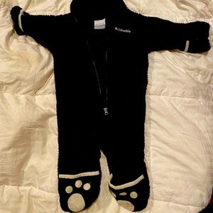 ❄️ Baby Columbia one piece bunting jacket in black.